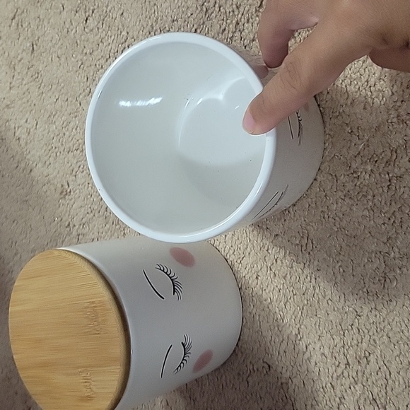 Set of 2 Eyelash Canisters with lids - Picture 2 of 3